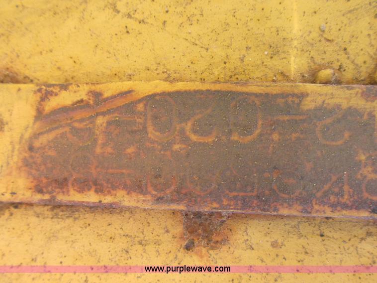 image for item J2465 Caterpillar 977L track loader