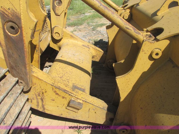 image for item J2465 Caterpillar 977L track loader