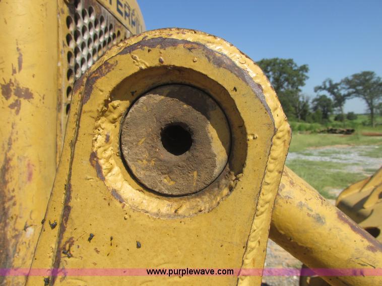 image for item J2465 Caterpillar 977L track loader