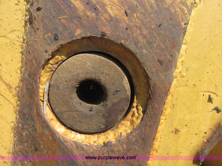 image for item J2465 Caterpillar 977L track loader