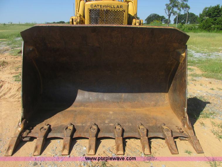 image for item J2465 Caterpillar 977L track loader