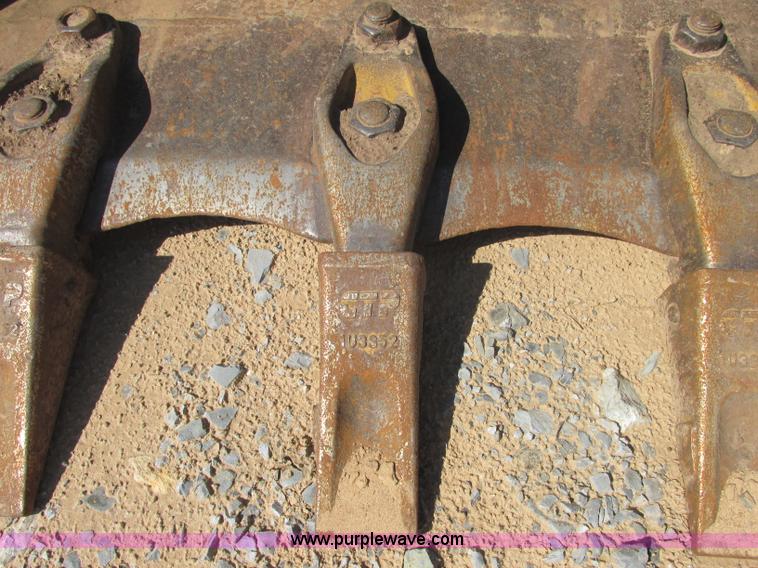 image for item J2465 Caterpillar 977L track loader