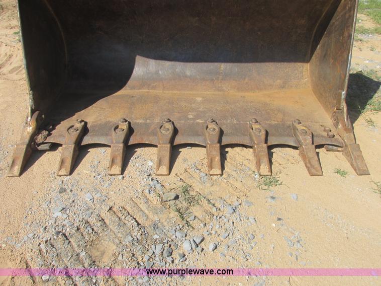 image for item J2465 Caterpillar 977L track loader