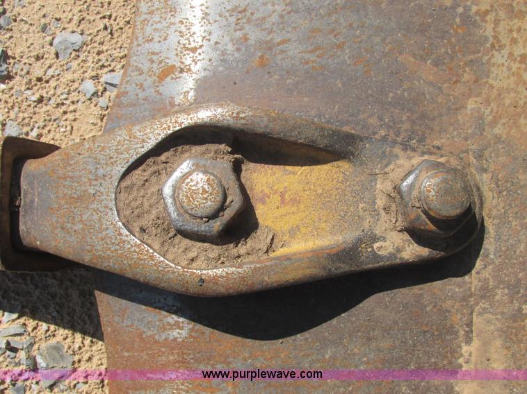 image for item J2465 Caterpillar 977L track loader