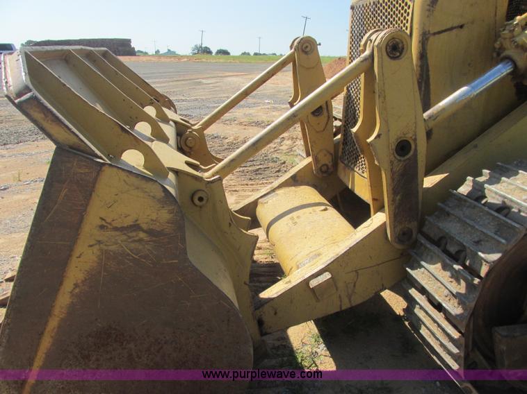 image for item J2465 Caterpillar 977L track loader
