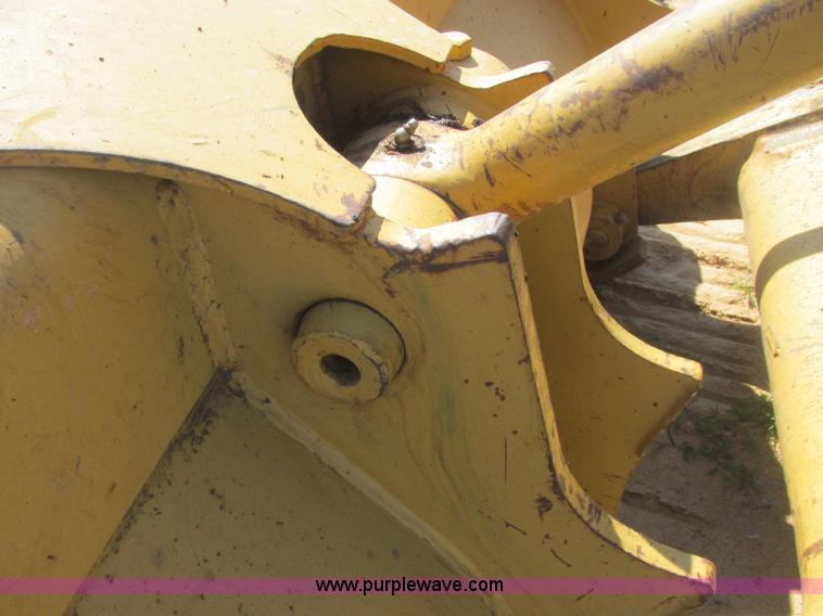 image for item J2465 Caterpillar 977L track loader