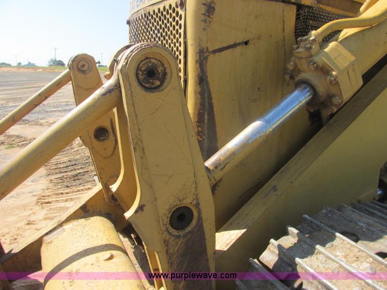 image for item J2465 Caterpillar 977L track loader