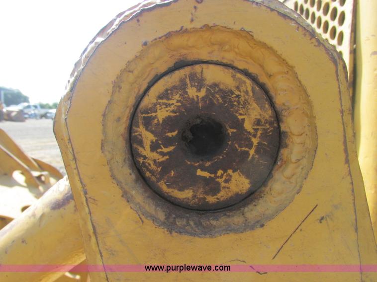 image for item J2465 Caterpillar 977L track loader