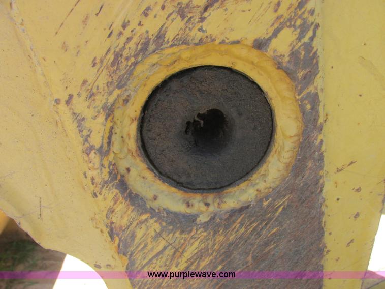 image for item J2465 Caterpillar 977L track loader