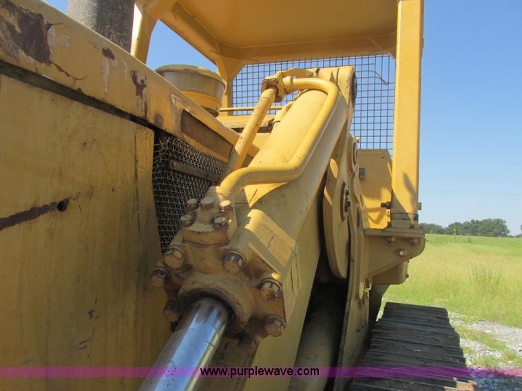 image for item J2465 Caterpillar 977L track loader