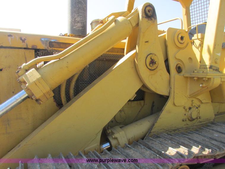 image for item J2465 Caterpillar 977L track loader