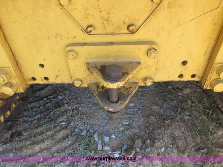 image for item J2465 Caterpillar 977L track loader