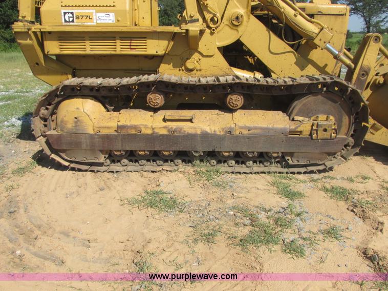 image for item J2465 Caterpillar 977L track loader