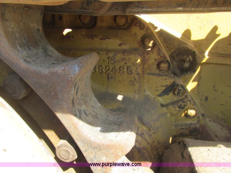 image for item J2465 Caterpillar 977L track loader