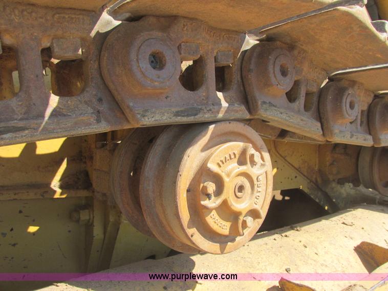 image for item J2465 Caterpillar 977L track loader