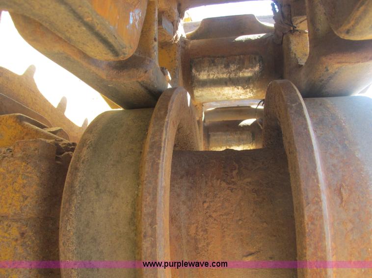 image for item J2465 Caterpillar 977L track loader