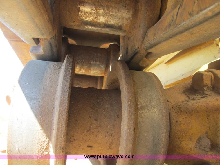 image for item J2465 Caterpillar 977L track loader