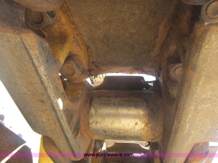 image for item J2465 Caterpillar 977L track loader