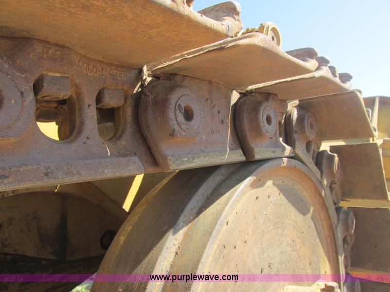 image for item J2465 Caterpillar 977L track loader
