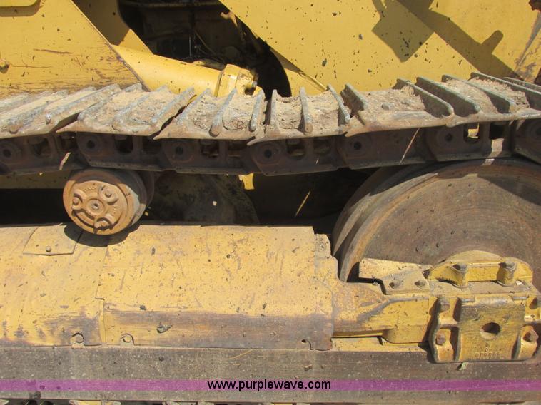 image for item J2465 Caterpillar 977L track loader