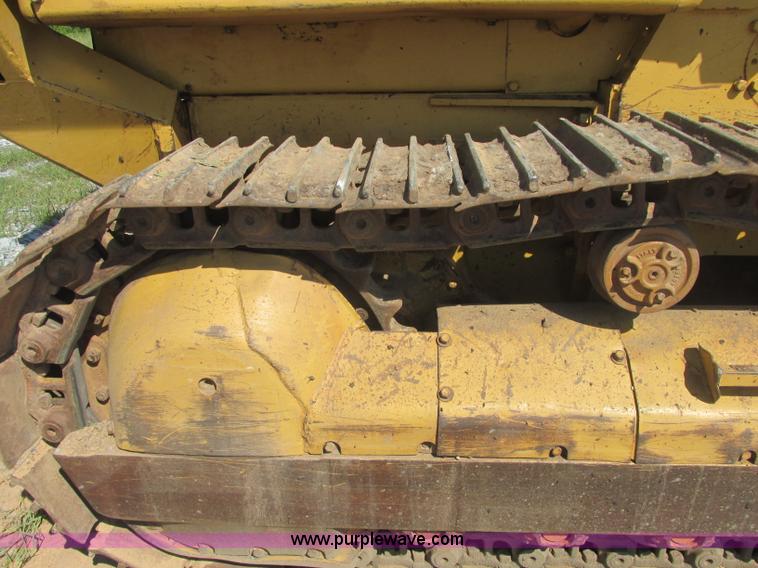 image for item J2465 Caterpillar 977L track loader
