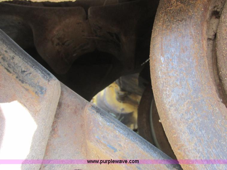 image for item J2465 Caterpillar 977L track loader