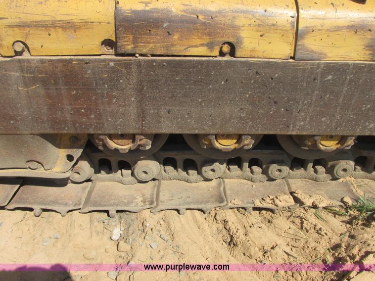 image for item J2465 Caterpillar 977L track loader