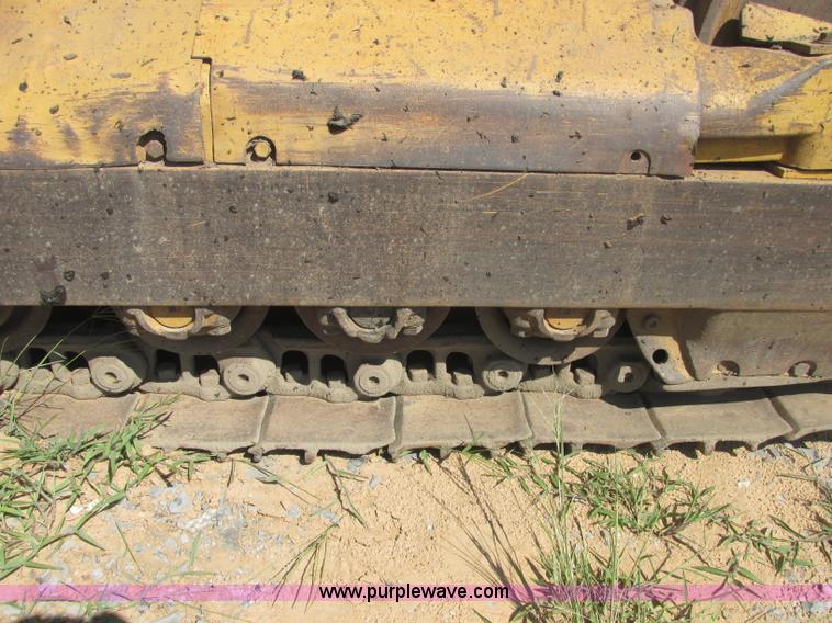 image for item J2465 Caterpillar 977L track loader