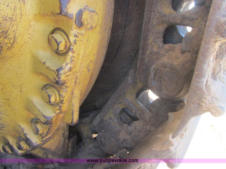 image for item J2465 Caterpillar 977L track loader