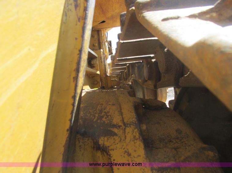 image for item J2465 Caterpillar 977L track loader