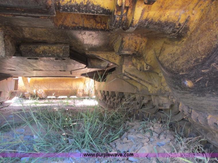 image for item J2465 Caterpillar 977L track loader