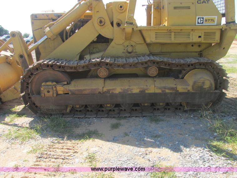 image for item J2465 Caterpillar 977L track loader