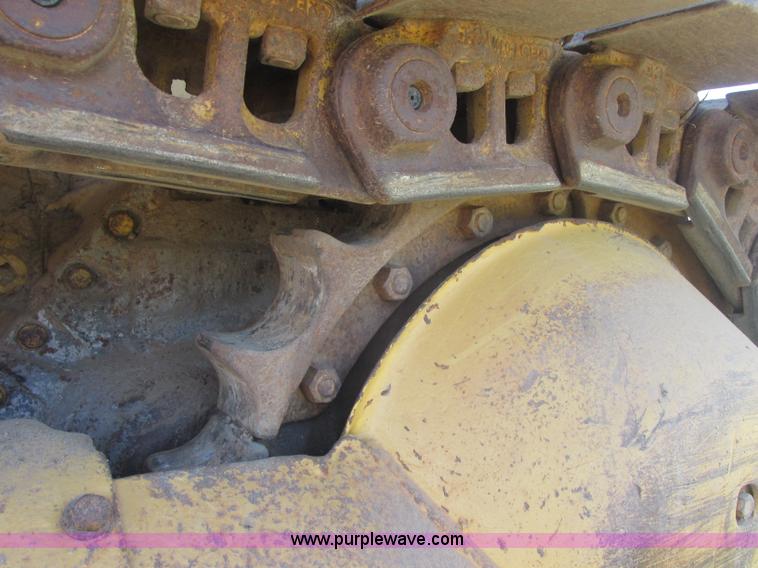 image for item J2465 Caterpillar 977L track loader