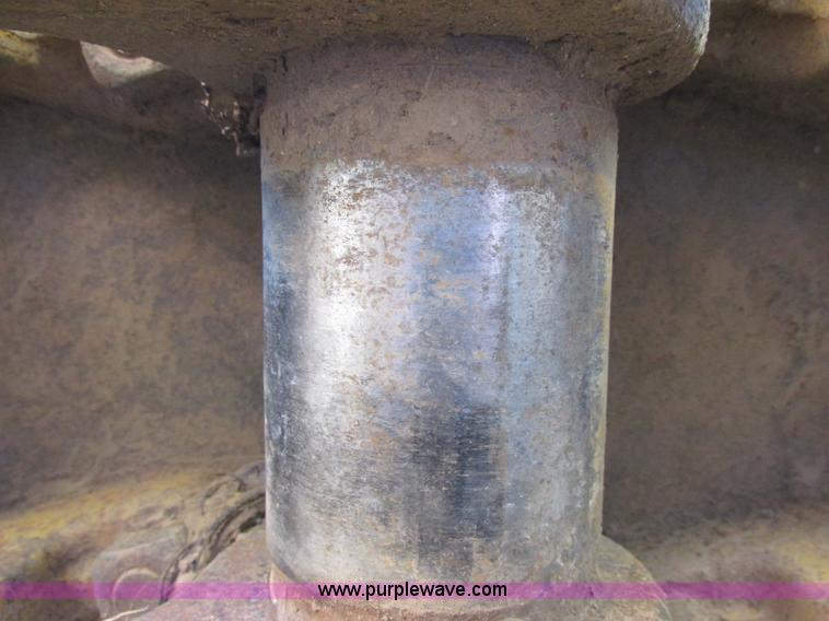 image for item J2465 Caterpillar 977L track loader