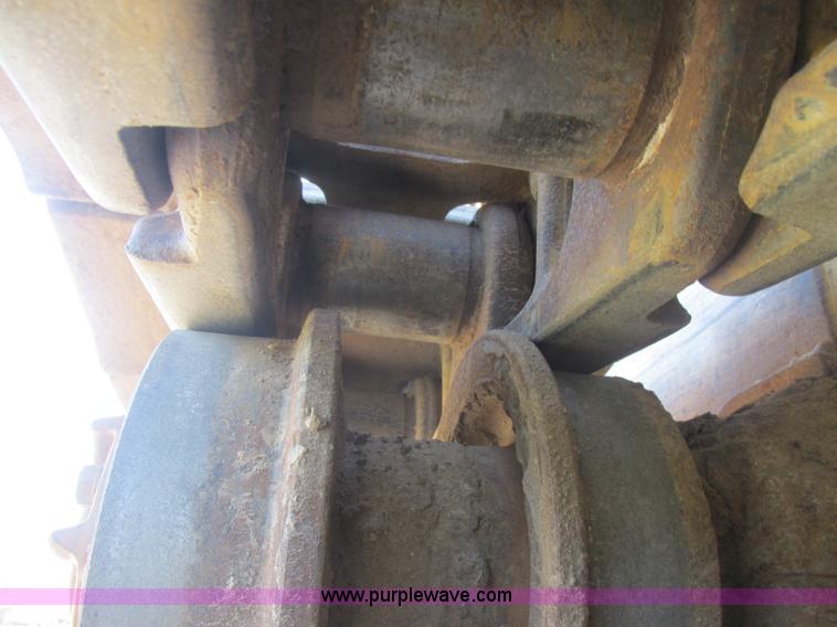 image for item J2465 Caterpillar 977L track loader