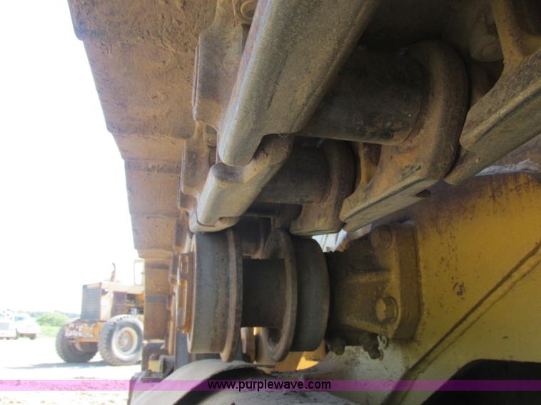 image for item J2465 Caterpillar 977L track loader