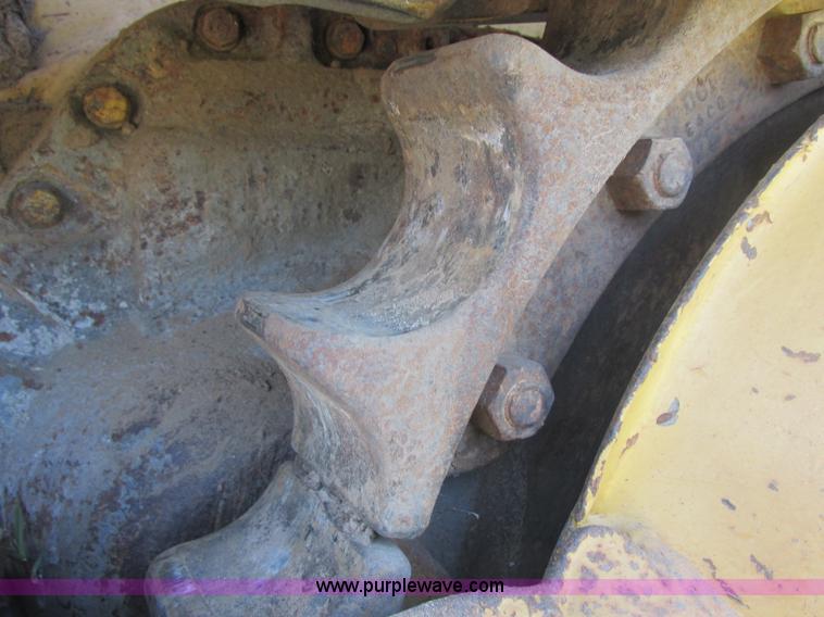 image for item J2465 Caterpillar 977L track loader