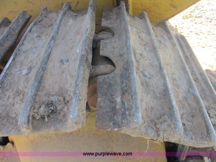 image for item J2465 Caterpillar 977L track loader