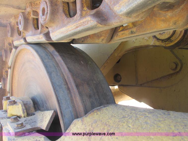 image for item J2465 Caterpillar 977L track loader