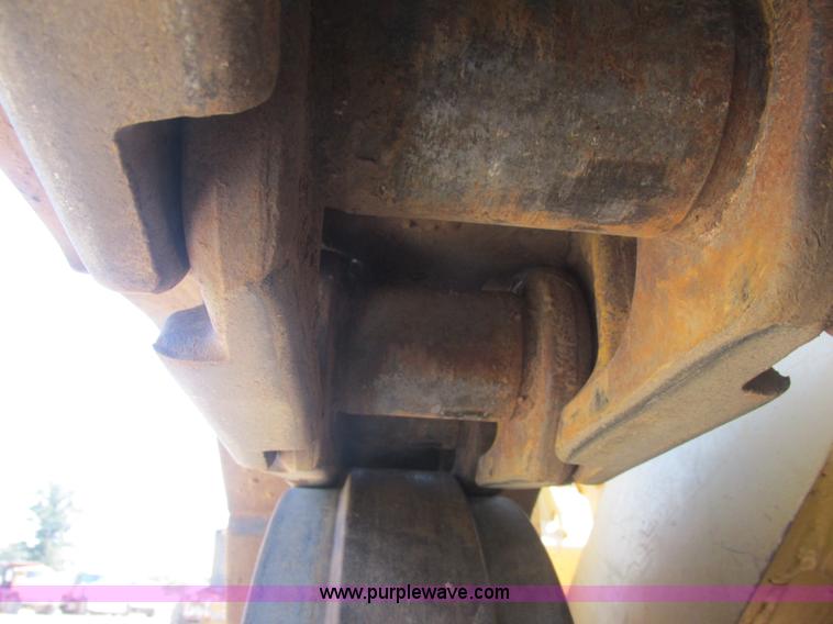 image for item J2465 Caterpillar 977L track loader