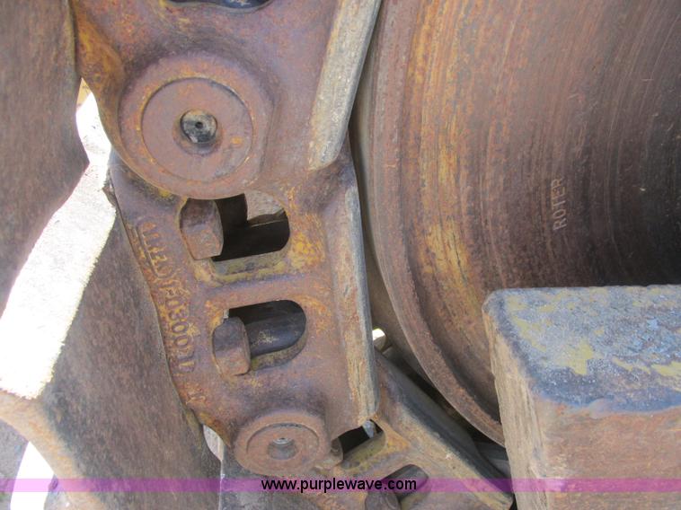 image for item J2465 Caterpillar 977L track loader