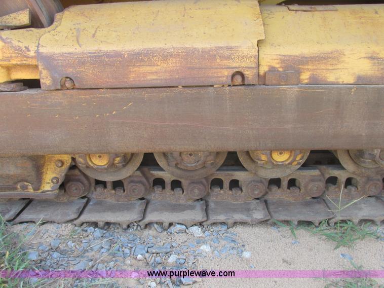 image for item J2465 Caterpillar 977L track loader