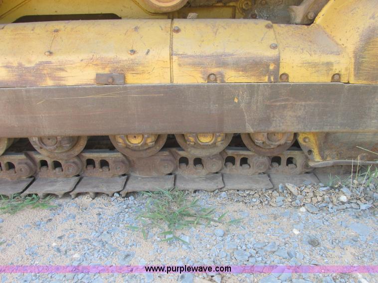 image for item J2465 Caterpillar 977L track loader