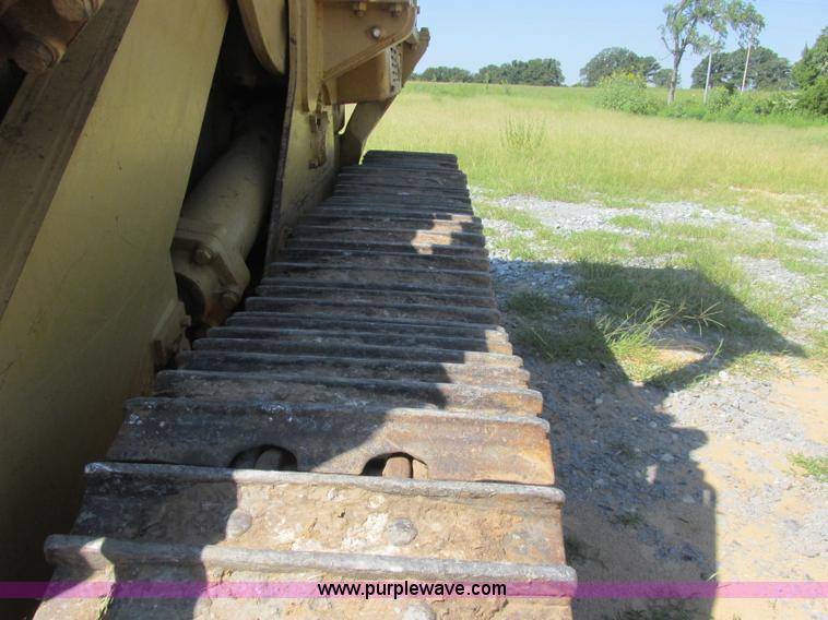 image for item J2465 Caterpillar 977L track loader