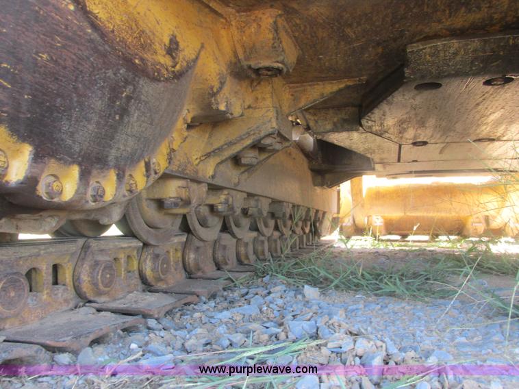 image for item J2465 Caterpillar 977L track loader