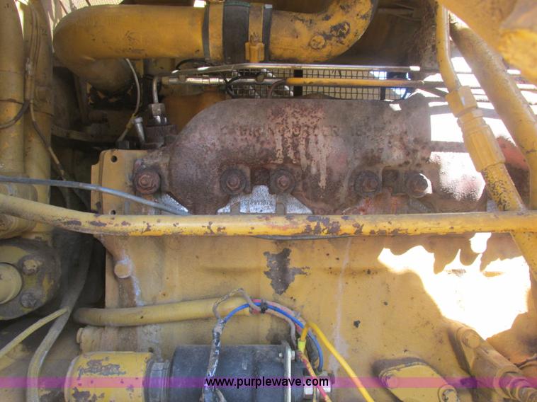 image for item J2465 Caterpillar 977L track loader