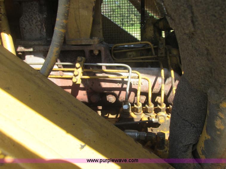 image for item J2465 Caterpillar 977L track loader