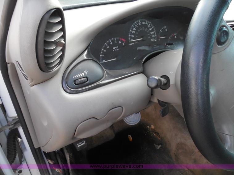 image for item I3362 2000 Chevrolet Malibu