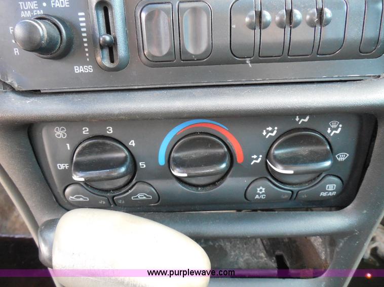 image for item I3362 2000 Chevrolet Malibu