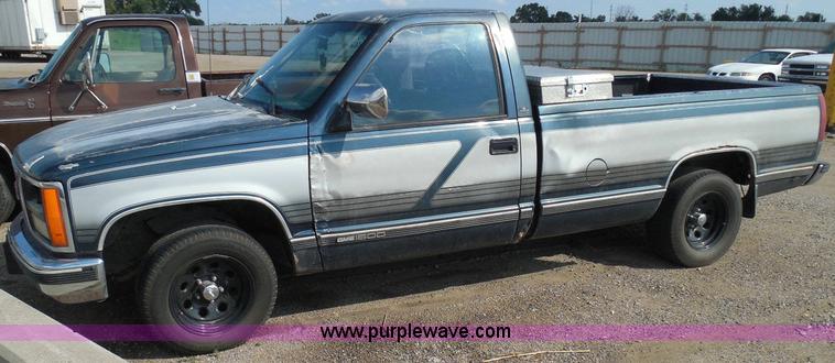 image for item I3363 1988 GMC Sierra 1500 pickup truck